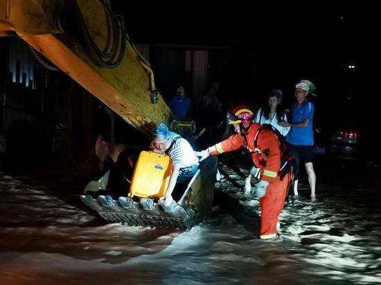 四川冕宁县特大暴雨灾害：已安置1778户5630余名群众