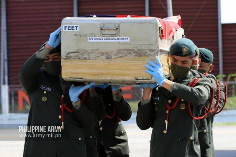 菲律宾陆军为遇难人员举办葬礼图源：菲律宾陆军推特
