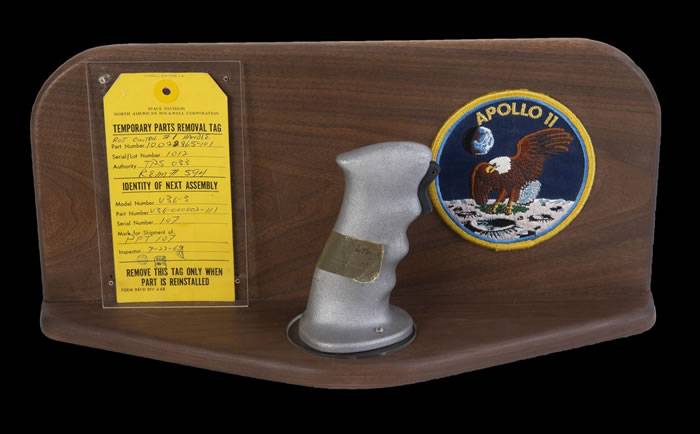 朱利安拍卖行(Julien's Auctions)将拍卖三件阿波罗11号历史文物