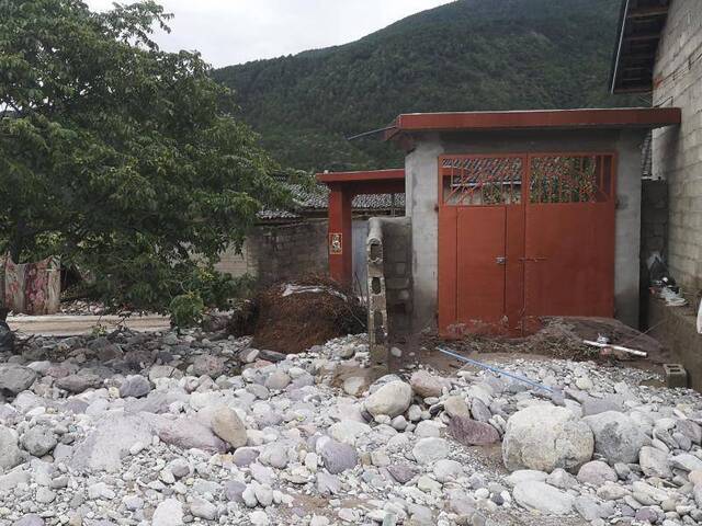 冕宁特大暴雨中的大堡子村：河流改道，山石砸毁民房