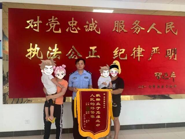 惊险！东莞2名幼童被“埋在”毛衣堆里危在旦夕，铁骑队员与死神抢道