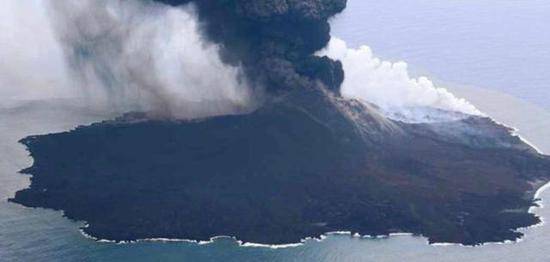 日本西之岛火山喷烟高达4700米，刷新观测纪录