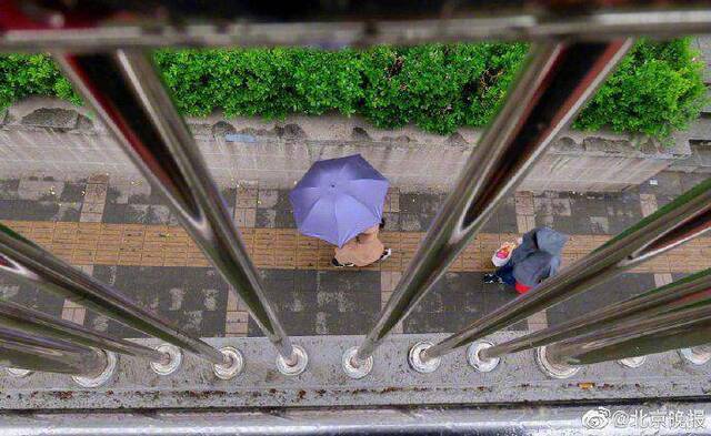 北京午后有雷雨，出行别忘带雨具