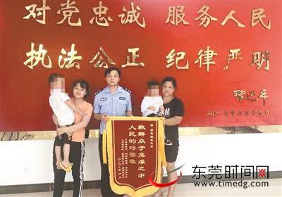 两幼童被误埋毛衣堆情况危急大朗警方及时救助化险为夷