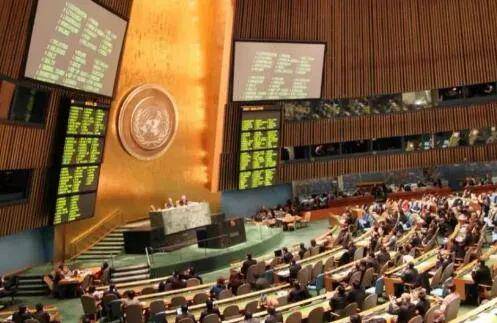 ▲ 2013年4月，联合国大会通过《武器贸易条约》