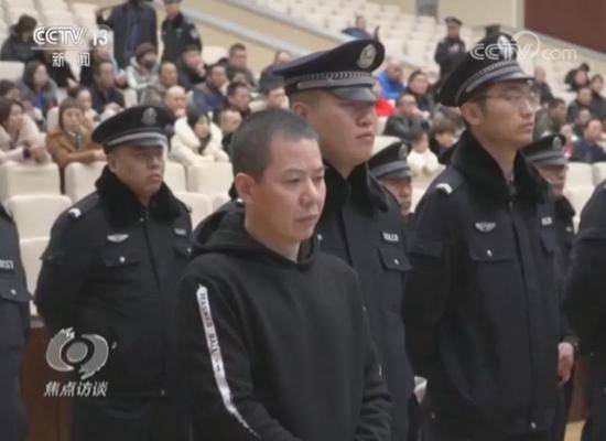 被判无期减至10年，入狱如住宾馆……黑老大背后有多“黑”？