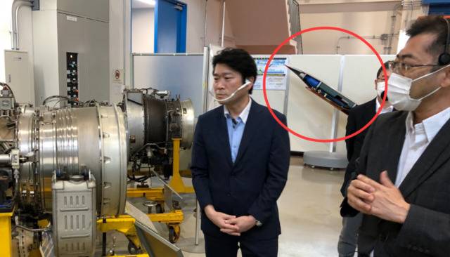 日防卫副大臣视察武器研究所 高超音速导弹模型曝光