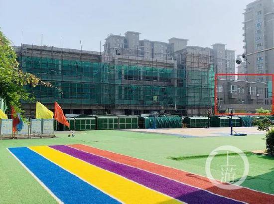 7月8日，江苏泗阳，别墅区紧邻泗阳县青少年宫幼儿园在建的2号艺术楼。/记者时婷婷