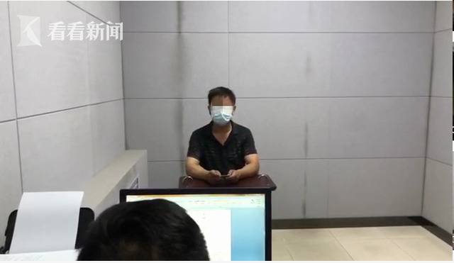 什么情况？男子遮挡车牌被查结果他的工友被拘了