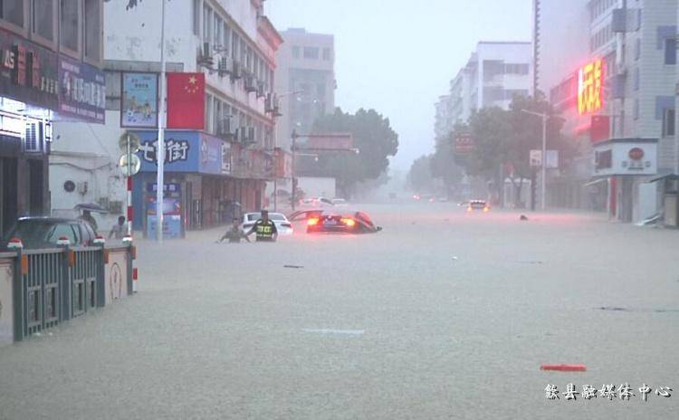 7月7日，歙县街头的洪水图据歙县融媒体中心