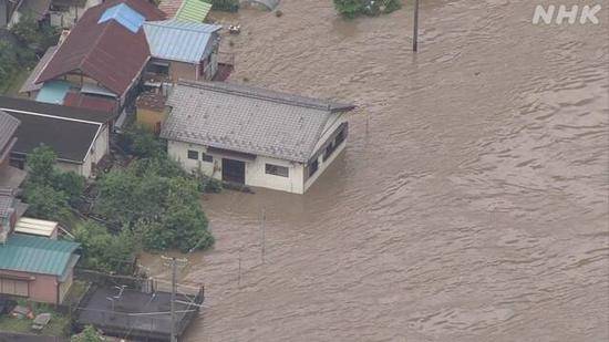 日本暴雨已致59死多地民宅被泥石流冲毁图