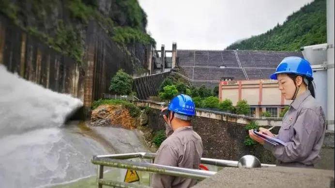 暴雨来袭 哪里有灾情哪里就有央企身影