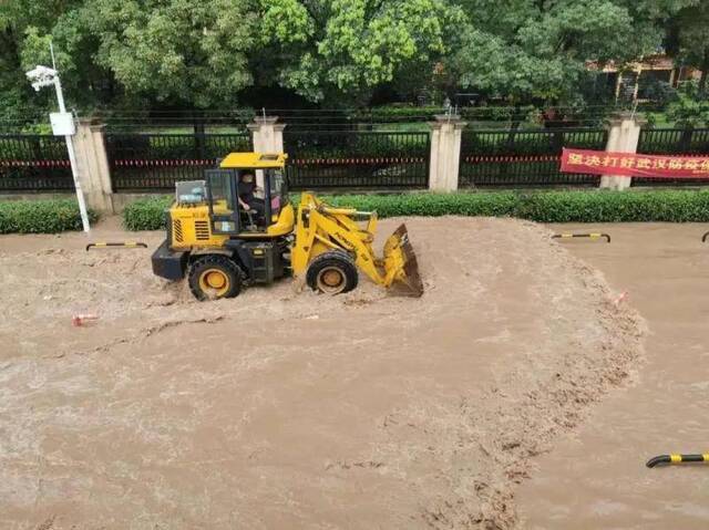 暴雨来袭 哪里有灾情哪里就有央企身影