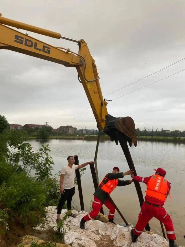 暴雨来袭 哪里有灾情哪里就有央企身影