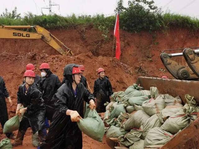 暴雨来袭 哪里有灾情哪里就有央企身影