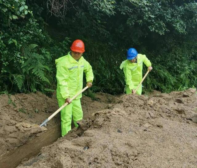 暴雨来袭 哪里有灾情哪里就有央企身影