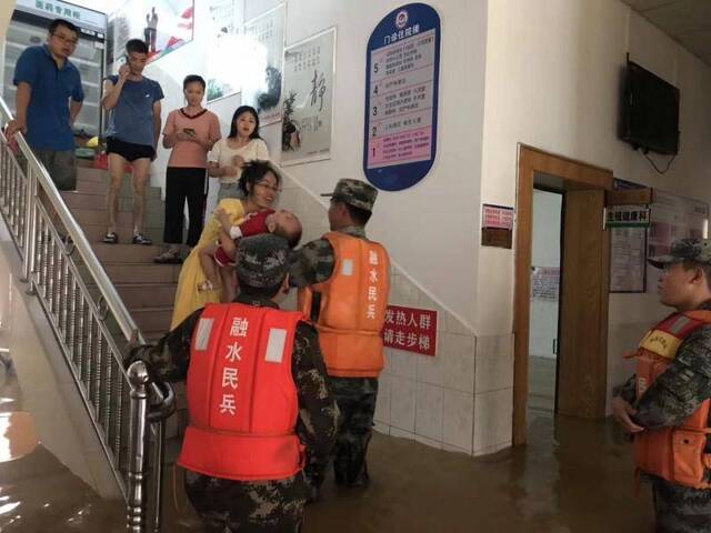 柳州市妇幼保健院融水分院抗洪现场本文图片均来自柳州市妇幼保健院融水分院