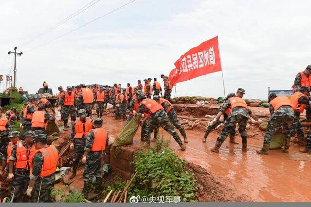 驰援！鄱阳湖沿线集结兵力数千人