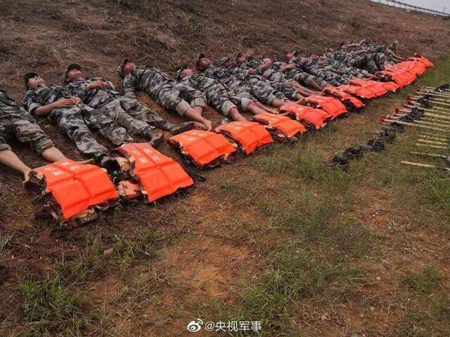 驰援！鄱阳湖沿线集结兵力数千人