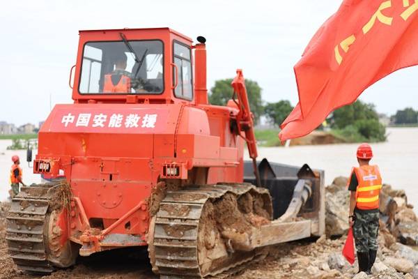 中国安能24小时不间断抗洪抢险 鄱阳县决口封堵进占50米