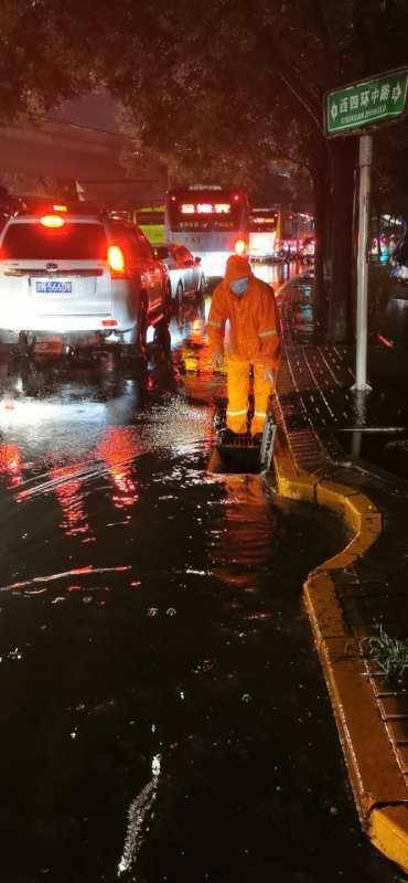 北京城区因降雨出现2处积水断路，已处置完毕