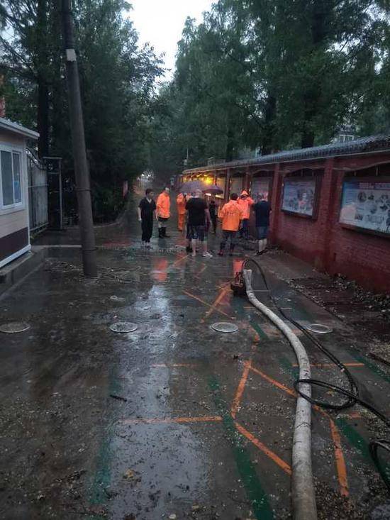 北京城区因降雨出现2处积水断路，已处置完毕