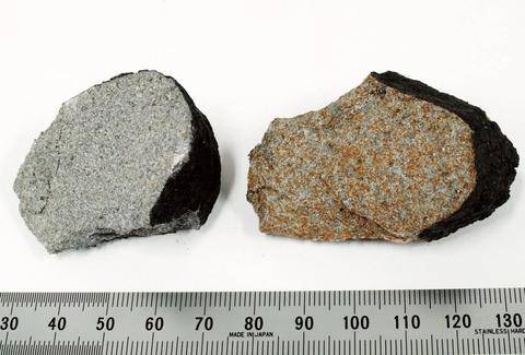 千叶县习志野市发现的2块陨石碎片（共同社）