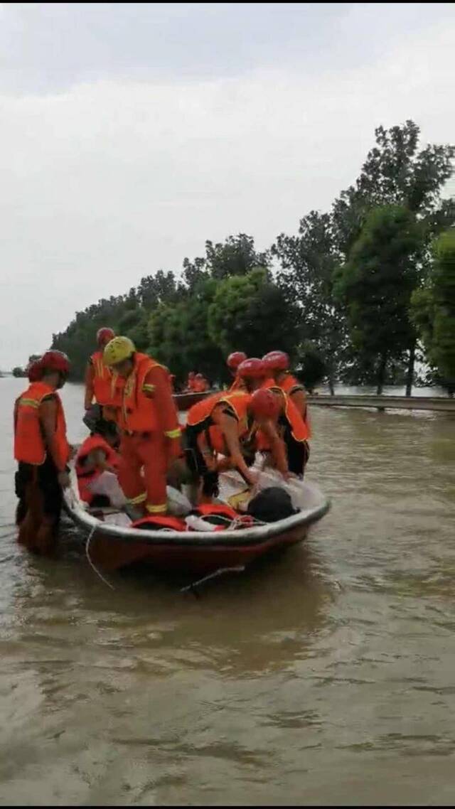 江西永修县三角联圩溃口，2万余人连夜转移暂无伤亡