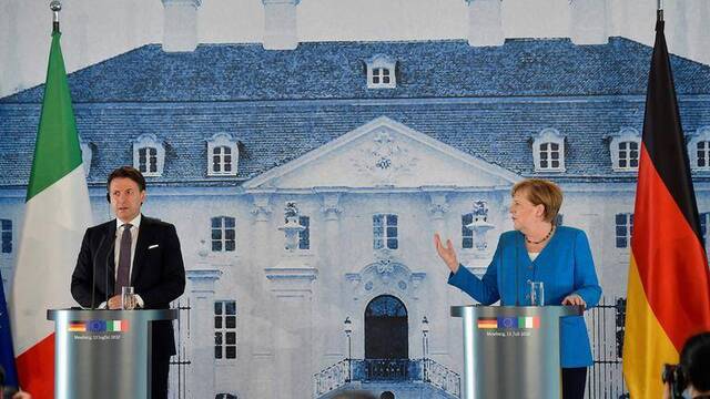△德国总理默克尔与意大利总理孔特举行会晤（图片来源：路透社）