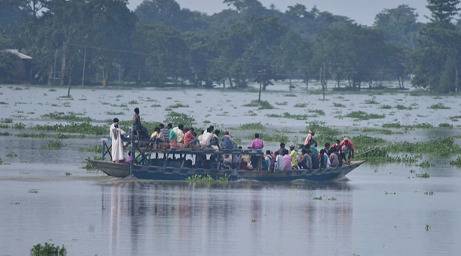 印度阿萨姆邦洪水肆虐66人死亡360万人受困