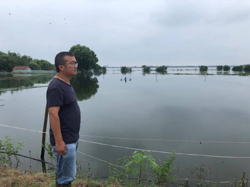 邓昌银是名老水利人，守了长湖大堤27年。他估计，今年要守长湖大堤一个半月左右。