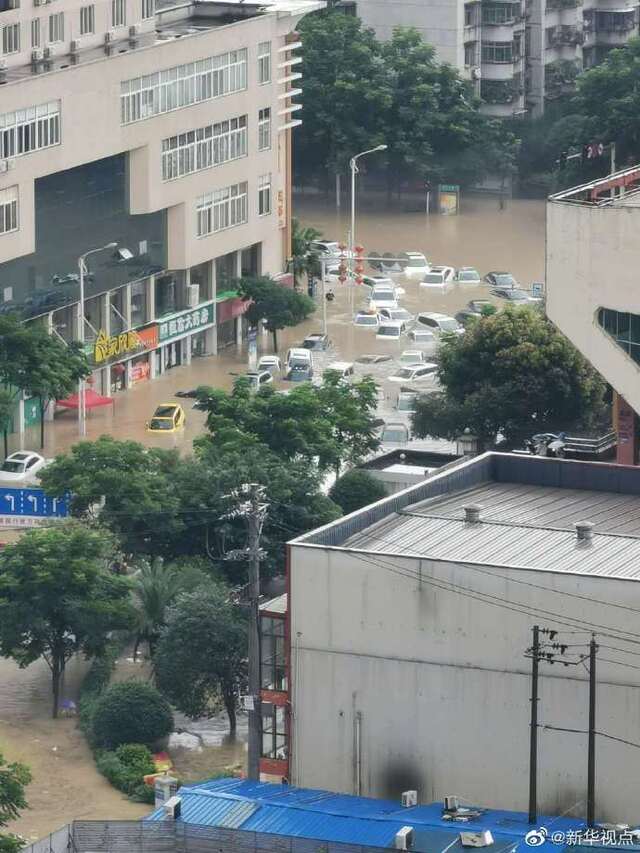 湖北恩施州恩施市城区清江漫堤大面积被淹