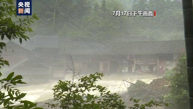 强降雨致重庆酉阳山体滑坡 20名村民安全转移