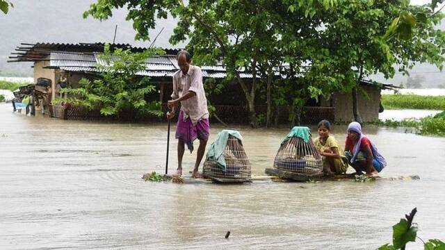 印度阿萨姆邦洪水致102人死亡540万人受灾