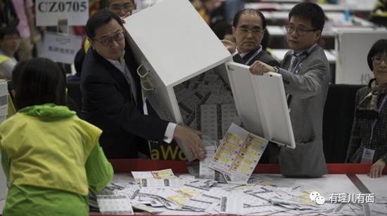 香港反对派炮制“初选”结果为“揽炒”派撑腰，泛民应看清形势！