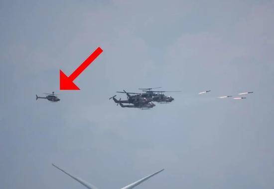 红色箭头所指就是此次坠毁的那架OH-58D直升机（环球网）