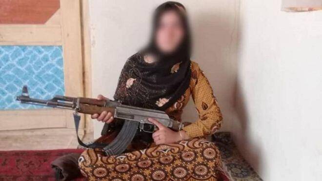 阿富汗女孩反抗中开枪打死武装分子 随后走红网络