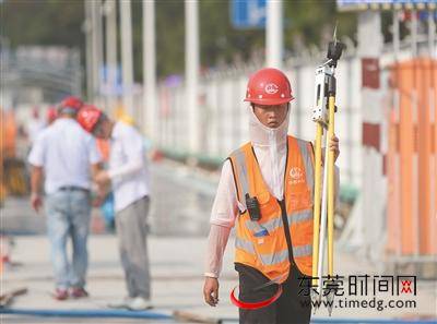 新闻莞丨拍客地铁筑梦人