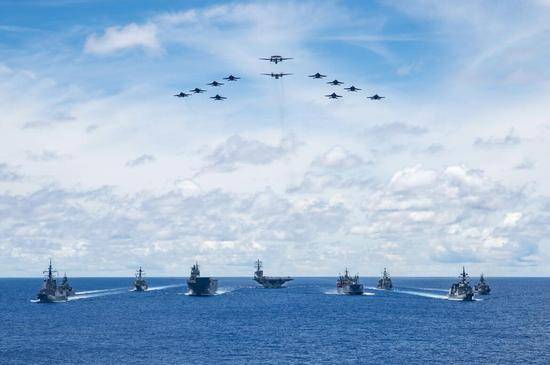 澳媒:澳准航母舰队靠近南沙群岛 一度与中国海军对峙