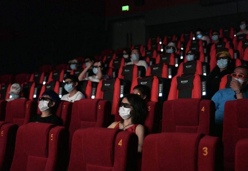 探访北京电影院复工首日：2小时电影票售罄，影院对每个座椅消毒