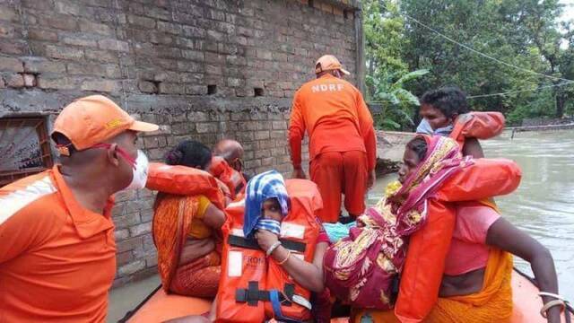 印度比哈尔邦洪灾加剧100万人受灾