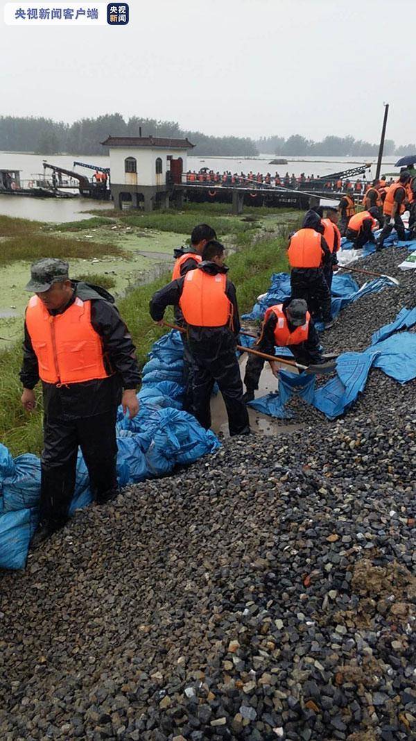 安徽颍上姜塘湖蓄洪区涵闸破损 8000多群众紧急转移