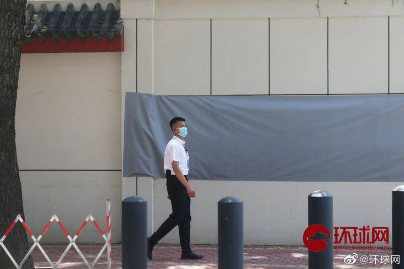 中方接管美领馆:执勤武警已换便装相关标识已被遮盖
