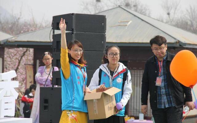 服务时间超1500小时，我们和三位五星级志愿者聊了聊