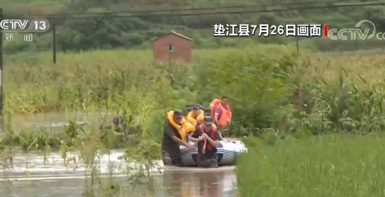 强降雨致重庆多地出现险情 抢险救援工作展开