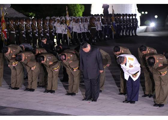 金正恩授予朝鲜人民军高级指挥人员