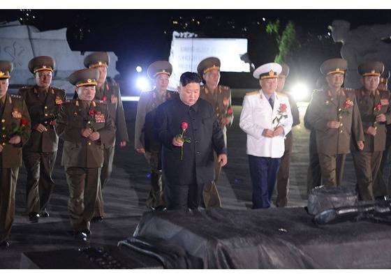 金正恩授予朝鲜人民军高级指挥人员