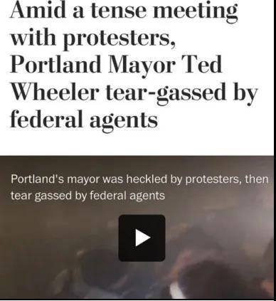 △《华盛顿邮报》报道：波特兰市市长泰德·惠勒也遭到了联邦执法人员的催泪瓦斯袭击
