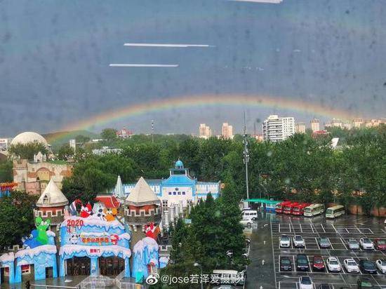 北京降雨后多名石景山网友目睹彩虹