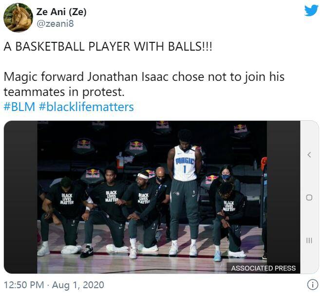 新星艾萨克成首个奏国歌时不下跪的NBA球员，有人支持有人贬